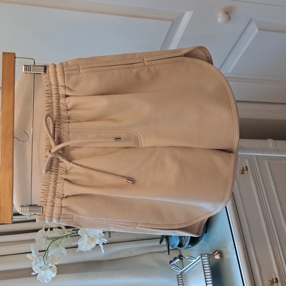 A.L.C. Pants - NWT A.L.C. Womens Ryder Beige Faux Leather 4.75"‎ Shorts Elastic Waist XS